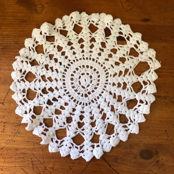 Set of 4 Westwater Enterprises Crochet Doily White Round Square Heart Shape - Picture 3 of 11